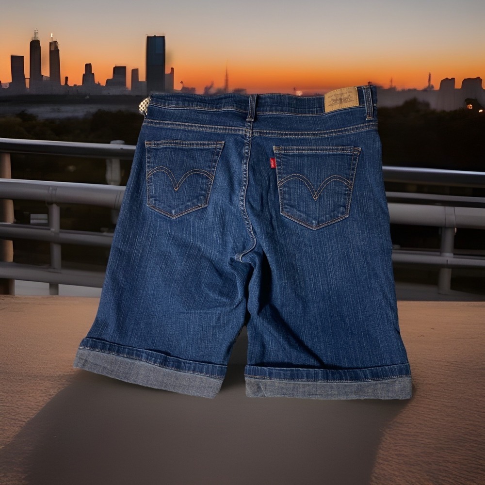Levi's 548 Perfectly Slimming Shorts Denim Stretch Women's 12 Distressed EUC
